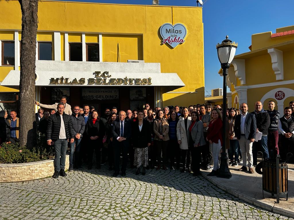 Milas Belediye Başkan Yardımcıları Ece Gülen Ozan ve Cemil Zeybek,