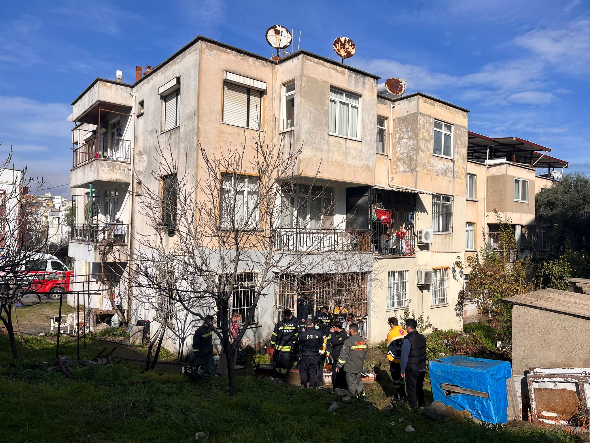 Milas, Muğla ilçesindeki bir evde çıkan yangında bir kişi hayatını