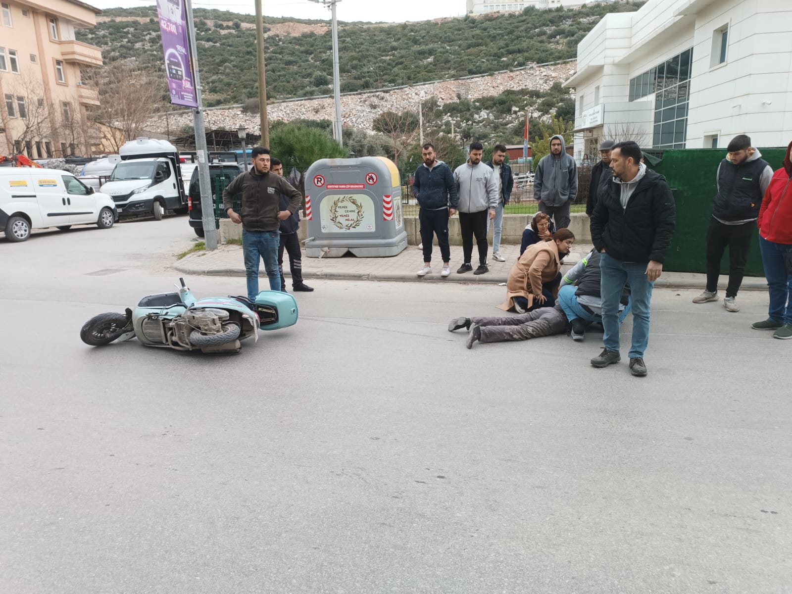 Muğla'nın Milas ilçesi Emek mahallesinde direksiyon hakimiyetini kaybeden motosiklet sürücüsü