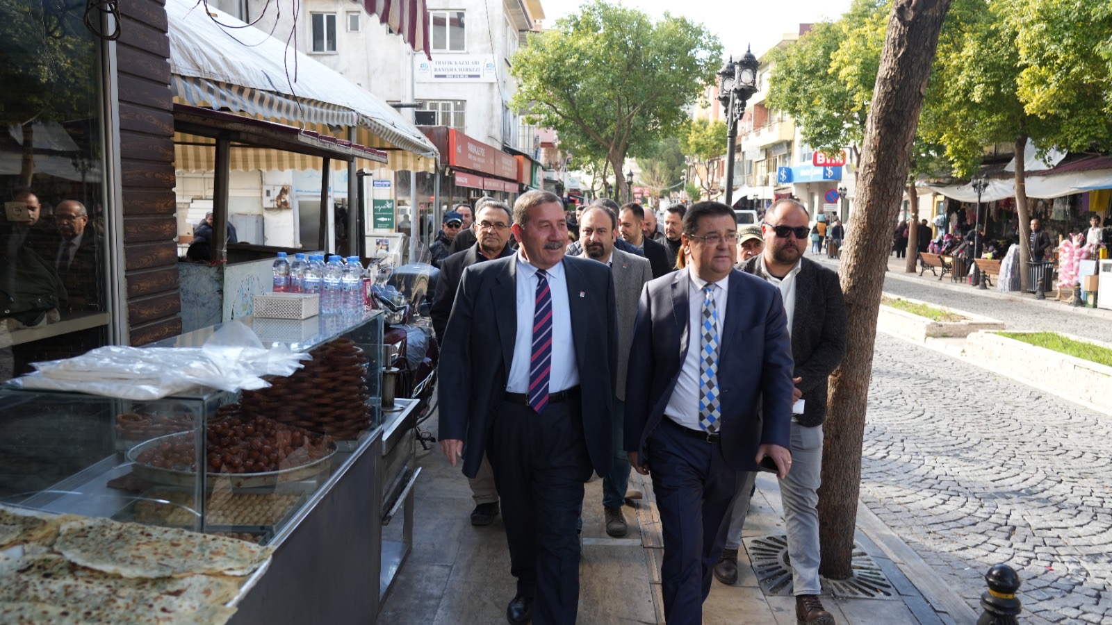 Milas Belediye Başkanı Muhammet Tokat, Salı mesaisinde esnaf ve dernek