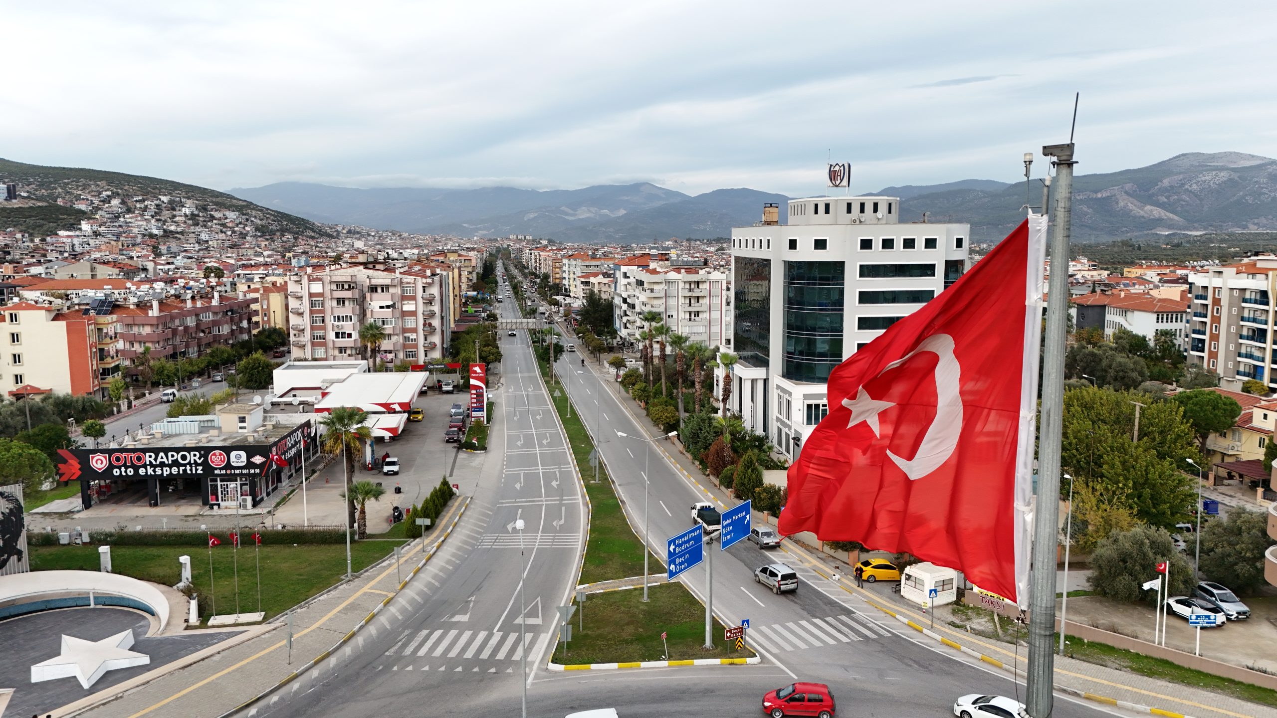 Muğla'nın bazı ilçelerindeki kar yağışı, bölgedeki yüksek kesimleri beyaza bürüdü.