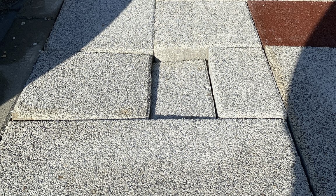 Muğla'nın Milas ilçesine bağlı İsmetpaşa Mahallesi'nde bulunan polis lojmanları önünde