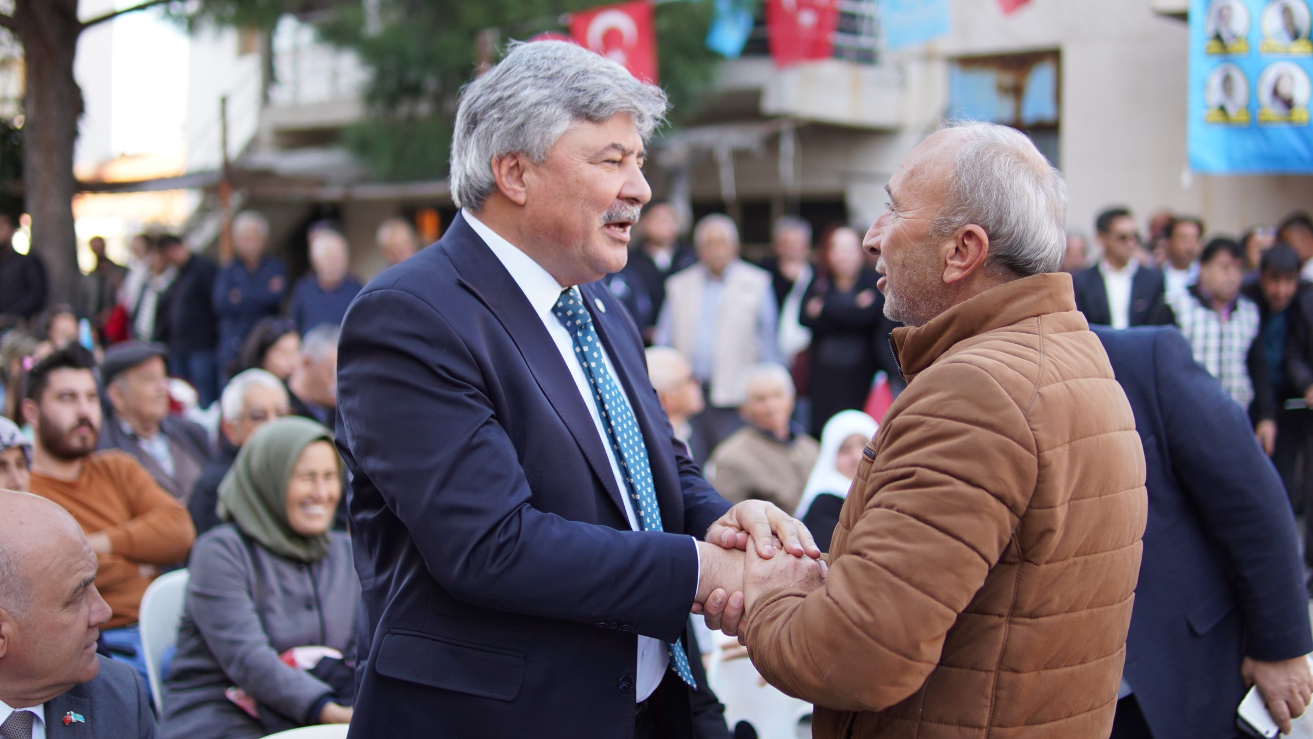 Basın mensuplarına soruları yanıtlayan İYİ Parti Muğla Büyükşehir Belediye Başkan