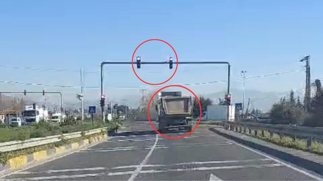 Milas'ın Muğla ilçesine bağlı Koru Mahallesi'nde, Milas-Bodrum Karayolu üzerinde seyir