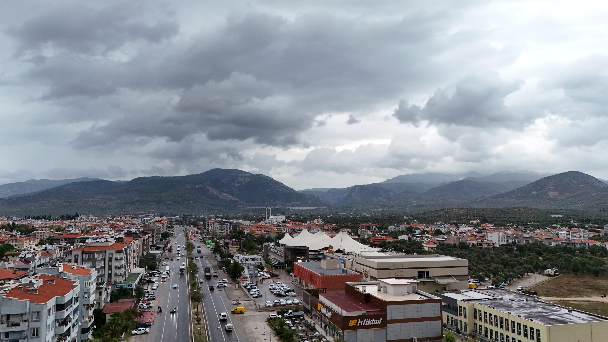 Muğla genelinde yaşanması beklenen şiddetli sağanak yağış ve fırtına, Meteoroloji