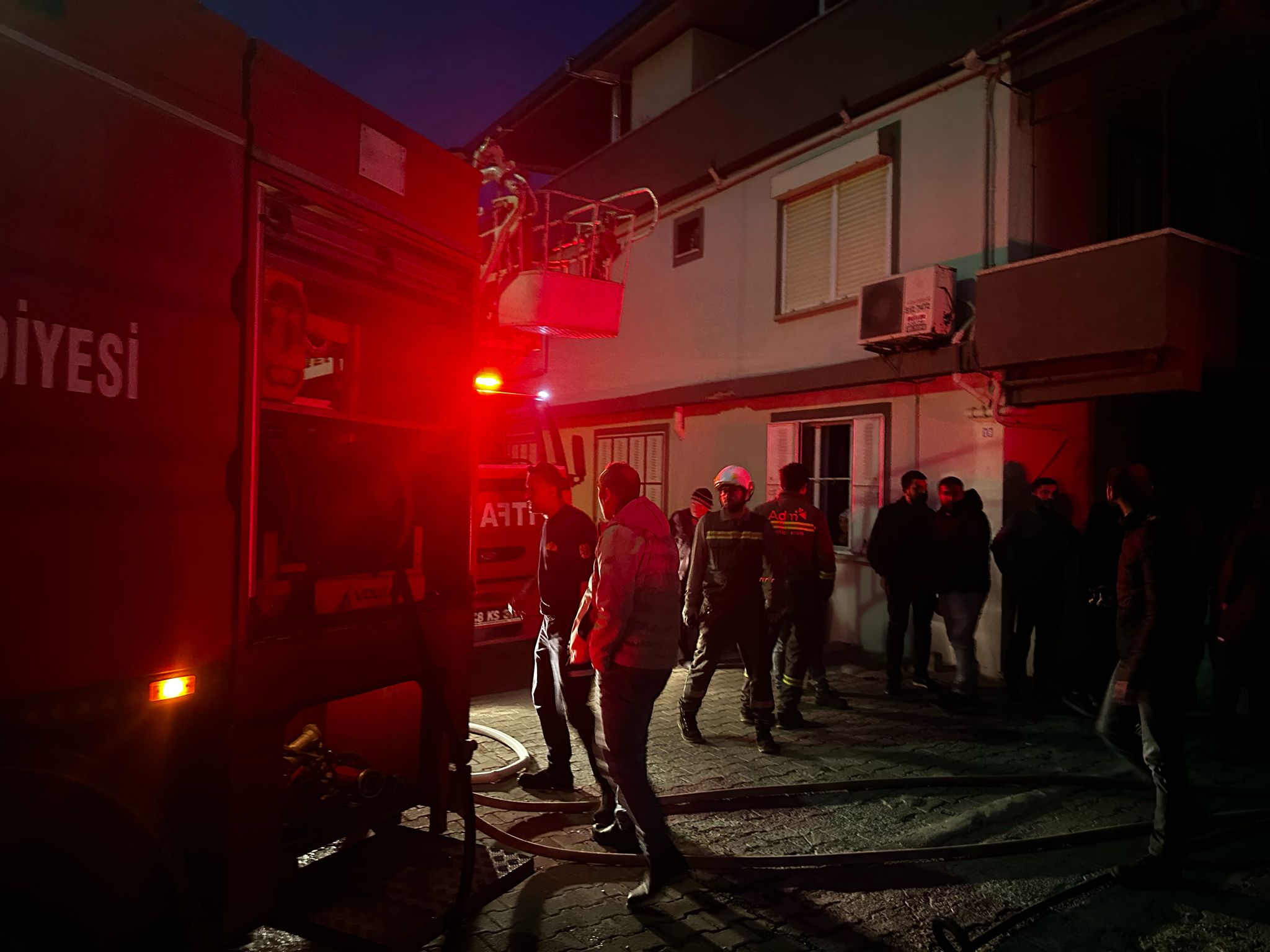 Muğla’nın Milas ilçesinde, Yağmur Sokak’ta bulunan bir evde yangın çıktı.