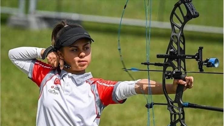 Muğla Büyükşehir Belediyesi bünyesinde yer alan milli okçu Hazal Burun