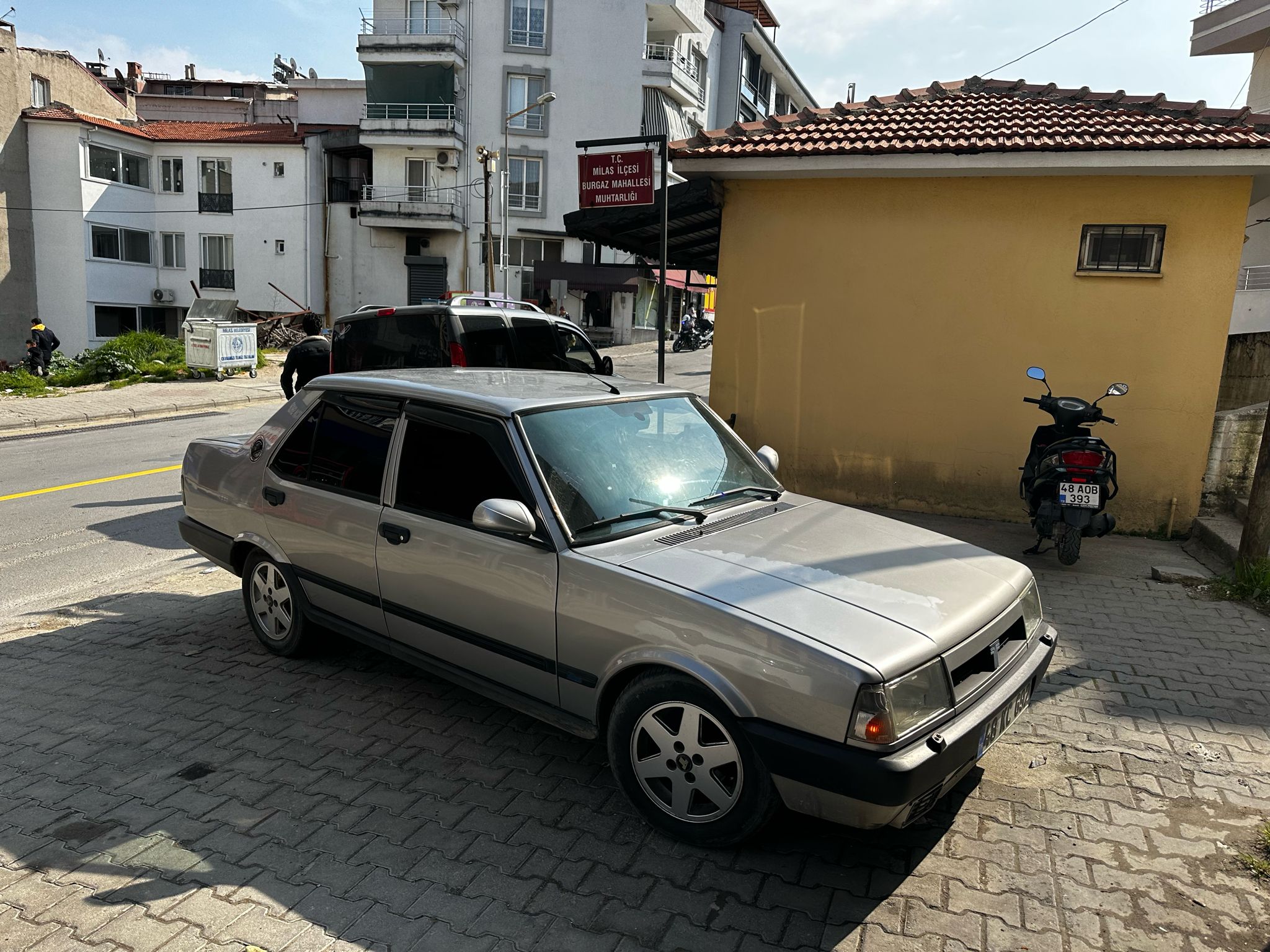 Muğla’nın Milas ilçesi Burgaz mahallesi Nazmi Akdeniz Caddesi üzerinde bir