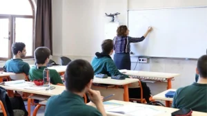 Milli Eğitim Bakanlığı, 1 Nisan'da okulların tatil edildiğini duyurdu. Bu