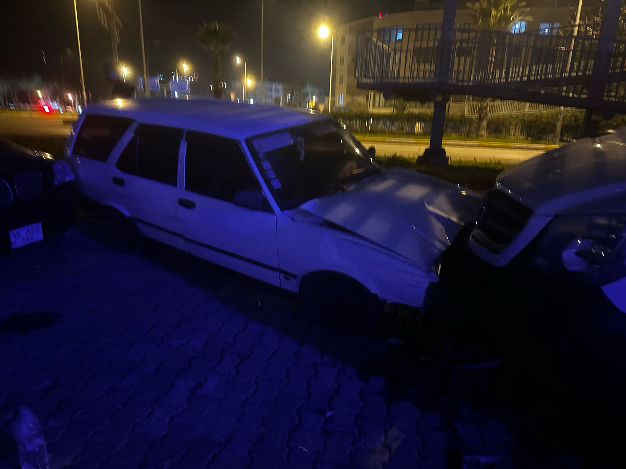 Muğla’nın Milas ilçesinde direksiyon hakimiyetini kaybeden otomobil kaza yaptı. Kazada