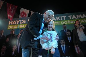 Milas, Muğla – Cumhuriyet Mahallesi’nde düzenlenen büyük miting, Milas’ın seçim
