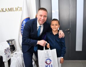 Milas Kaymakamı M. Ünver Böke, Milas İlçe Kütüphanesinde bir yıl boyunca