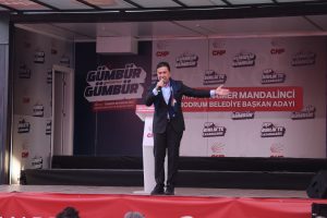 CHP Muğla Büyükşehir Belediye Başkanı adayı Ahmet Aras, Bodrum&nbsp;Ortakent’te&nbsp;miting düzenledi.