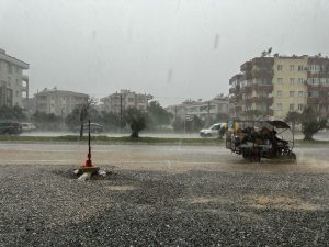 Milas ve çevresinde dün yapılan kuvvetli sağanak yağış uyarısı, bugün