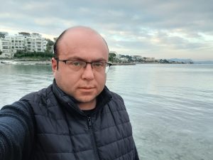 Milas ilçesinde sevilen iş insanı Tarık Yavaş, ani bir rahatsızlık