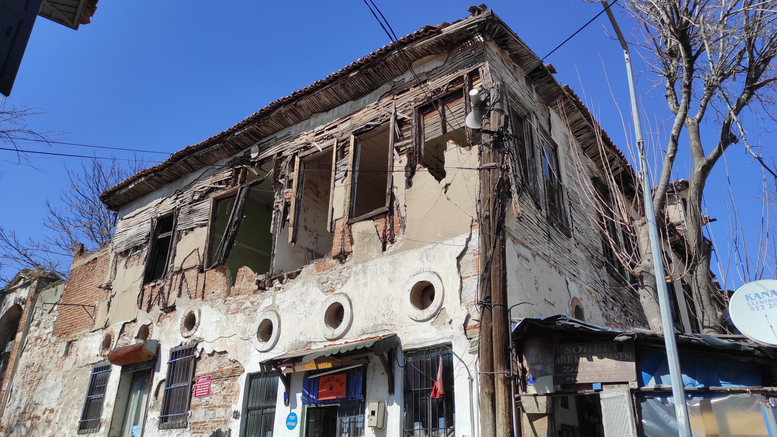 Muğla'nın Milas ilçesinde, postane yokuşu olarak bilinen Belediye Caddesi üzerinde