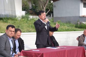 CHP&nbsp;Muğla&nbsp;Büyükşehir&nbsp;Belediye&nbsp;Başkanı&nbsp;adayı&nbsp;Ahmet Aras,&nbsp;seçim&nbsp;çalışmalarını&nbsp;Dalaman’da&nbsp;sürdürdü. Aras,&nbsp;Gürköy&nbsp;veKargınkürü&nbsp;mahalle&nbsp;buluşmalarında&nbsp;vatandaşa&nbsp;seslendi. Aras, “Muğla’dan&nbsp;10&nbsp;yılda&nbsp;59&nbsp;milyar&nbsp;vergi&nbsp;topluyorlar. Geri&nbsp;bizeverdikleri&nbsp;para 3&nbsp;milyar. O&nbsp;paranın&nbsp;geri&nbsp;kalanı&nbsp;nereyegidiyor?”&nbsp;dedi CHP&nbsp;Muğla&nbsp;Büyükşehir&nbsp;Belediye&nbsp;Başkanı&nbsp;adayı&nbsp;ve&nbsp;BodrumBelediye&nbsp;Başkanı&nbsp;Ahmet Aras,&nbsp;seçim&nbsp;çalışmaları&nbsp;kapsamındaGürköy&nbsp;ve&nbsp;Kargınkürü&nbsp;Mahallesi&nbsp;sakinleriyle&nbsp;buluştu,