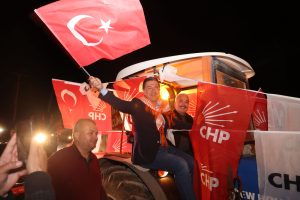 Muğla Büyükşehir Belediye Başkan Adayı Ahmet Aras, Denizova Mahallesi’ndeki halk buluşmasında, “Mazeret