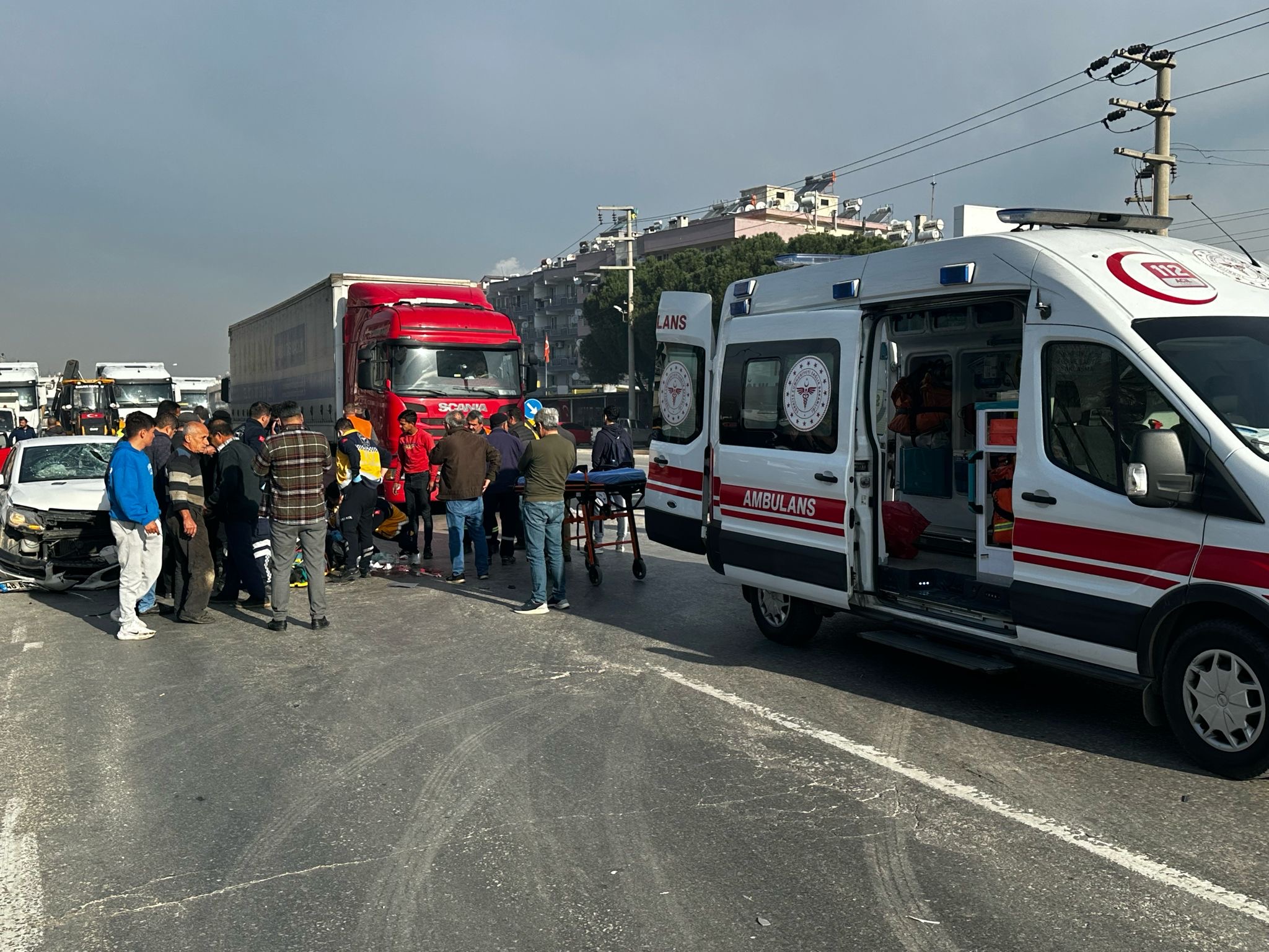 Muğla’nın Milas ilçesi Balçık kavşağında otomobil ile motosiklet çarpıştı. Kazada