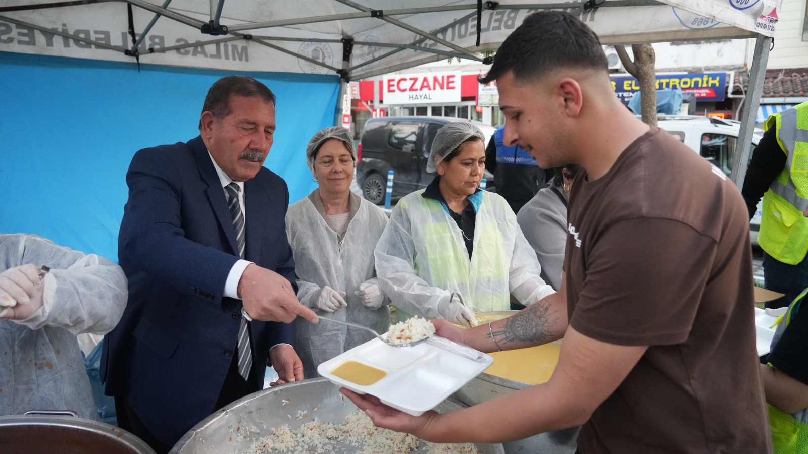 Milas Belediyesi tarafından gelenekselleşerek şehrin birlik ve beraberliğini pekiştiren iftar