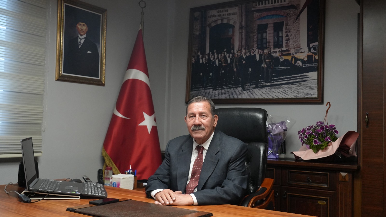 Milas Belediye Başkanı Fevzi Topuz, Polis Haftası nedeniyle bir&nbsp;kutlama&nbsp;mesajı&nbsp;yayınladı.&nbsp;Başkan Topuz