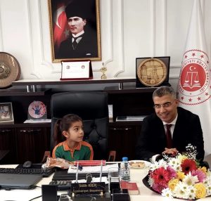 Muğla’nın Milas ilçesindeki 10 yaşındaki Ali Babacan, bateriye olan merakıyla