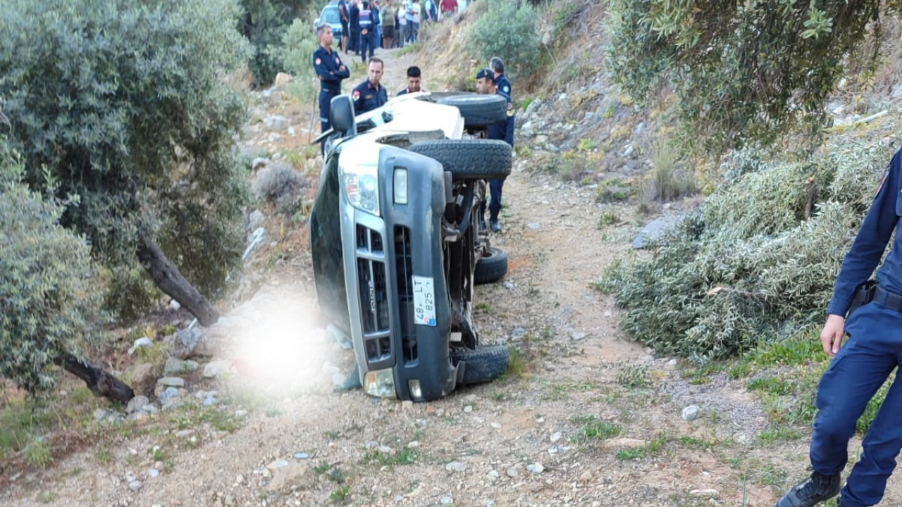 Milas’ta Kaza: Anne Hayatını Kaybetti, Oğlu Yaralandı Muğla'nın Milas ilçesinde Pınar Mahallesi'nde Kumluca Mevkii'nde meydana gelen trafik
