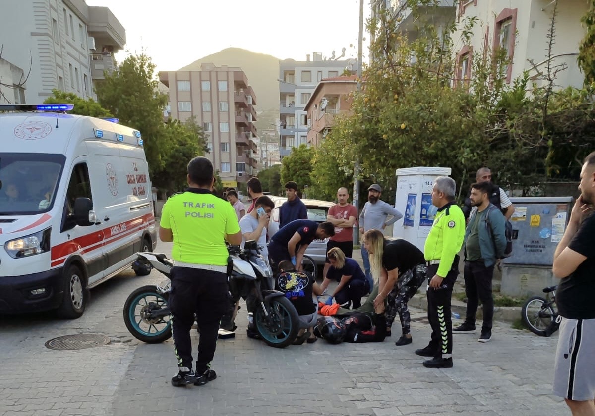 Muğla’nın Milas ilçesinde bir motosikletin yayaya çarptığı kazada iki kişi