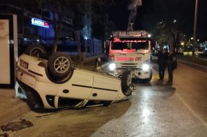 Muğla’nın Milas ilçesinde direksiyon hakimiyetini kaybeden otomobil kaza yaptı. Bir