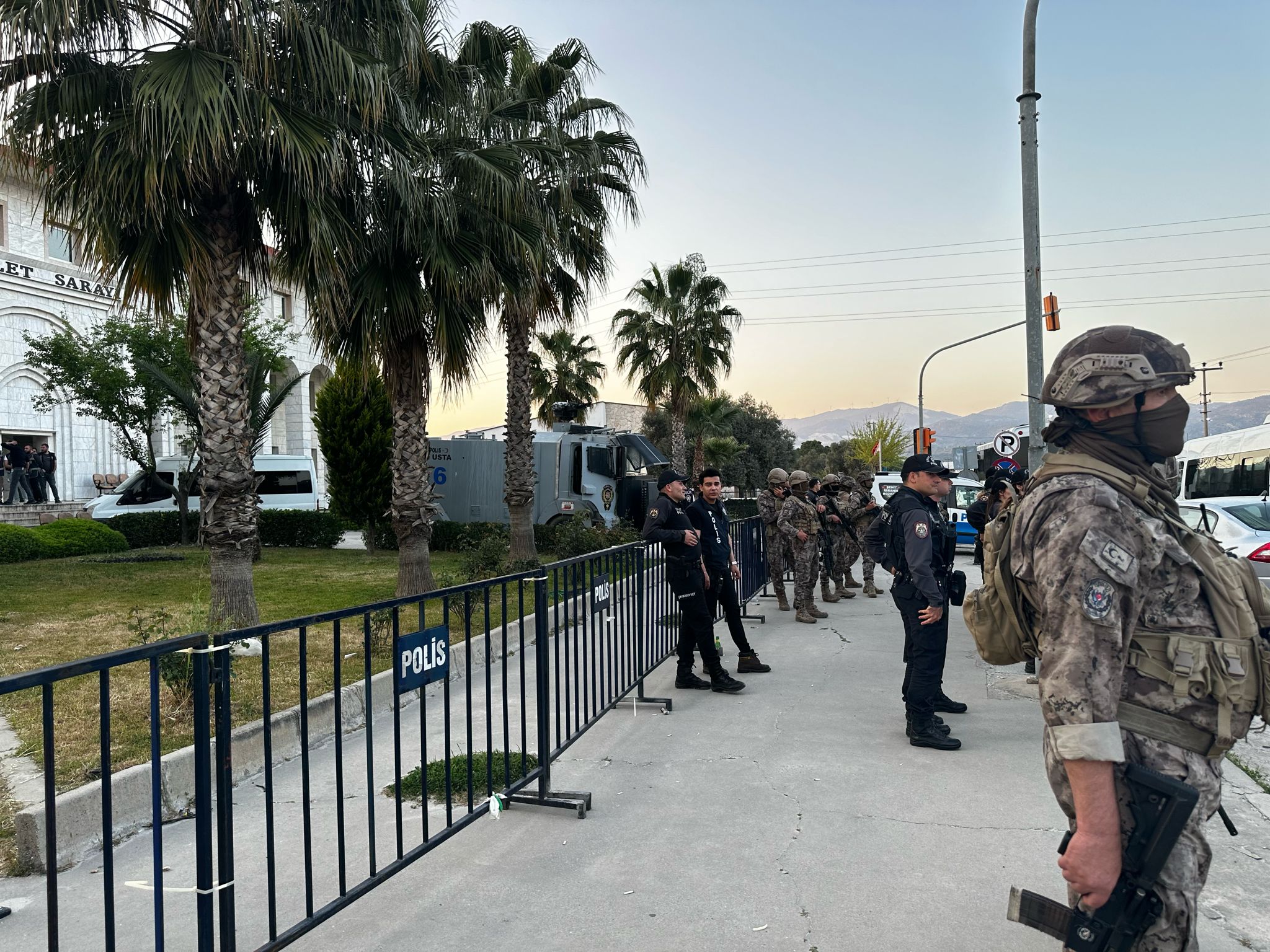 Milas’taki Silahlı Kavgada 6 Zanlı Tutuklandı Muğla'nın Milas ilçesinde meydana gelen kavga, polis tarafından hızla müdahale