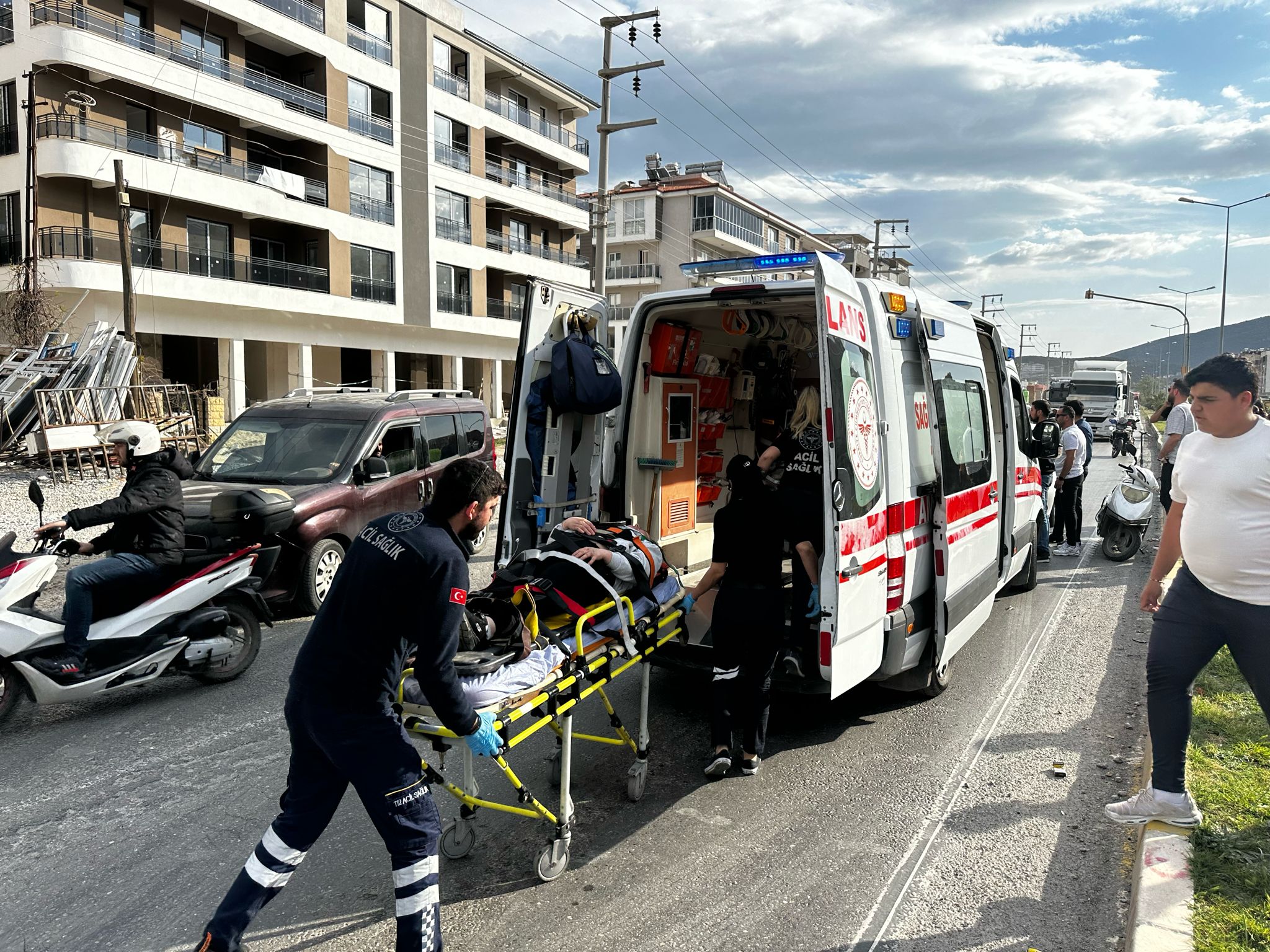 Muğla’nın Milas ilçesinde motosikletin yayaya çarpmasıyla meydana gelen kazada bir