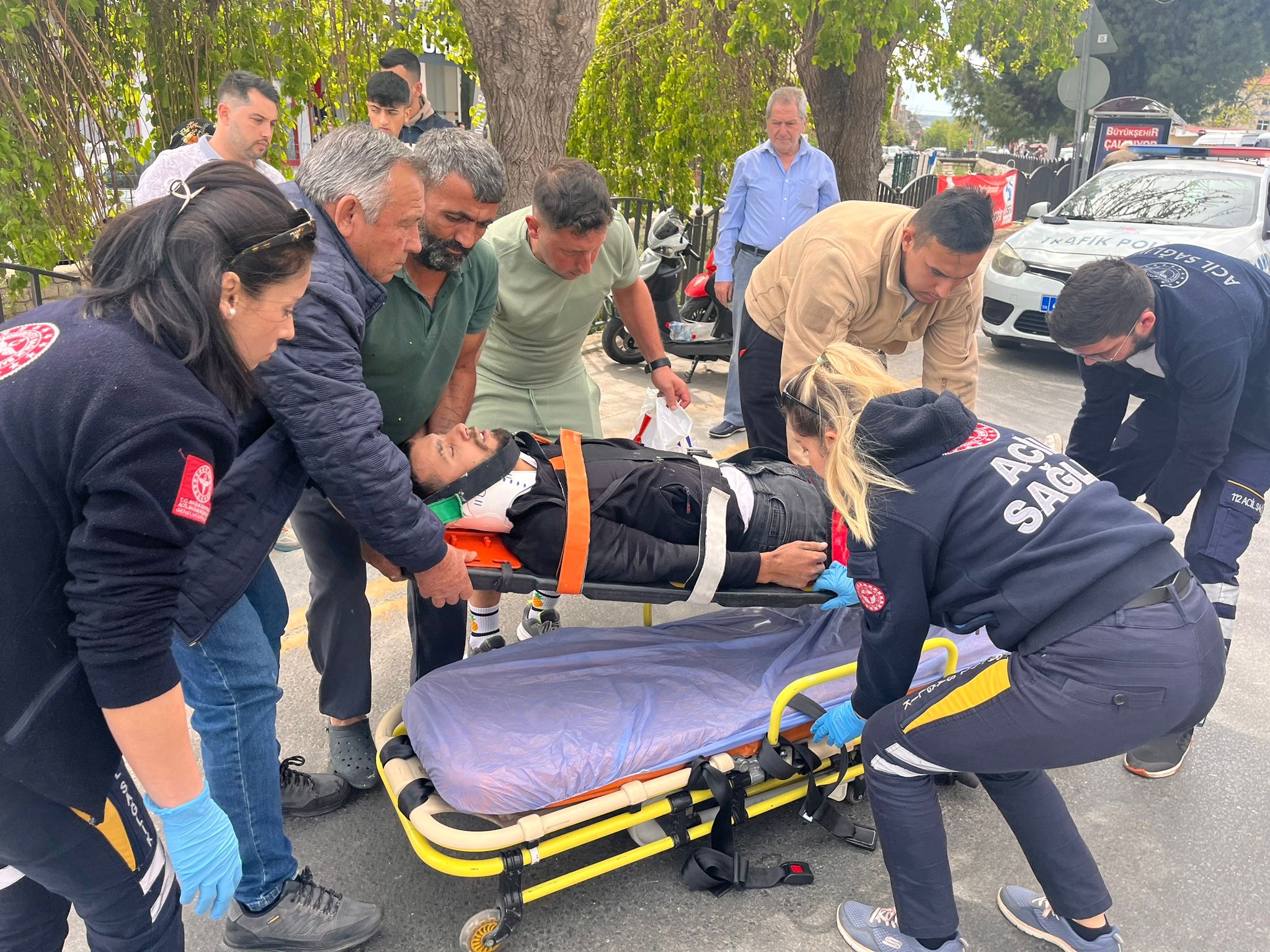 Milas’ta Motosiklet Kazası: 1 Yaralı Milas ilçesinde meydana gelen trafik kazasında otomobil ile motosiklet çarpıştı,