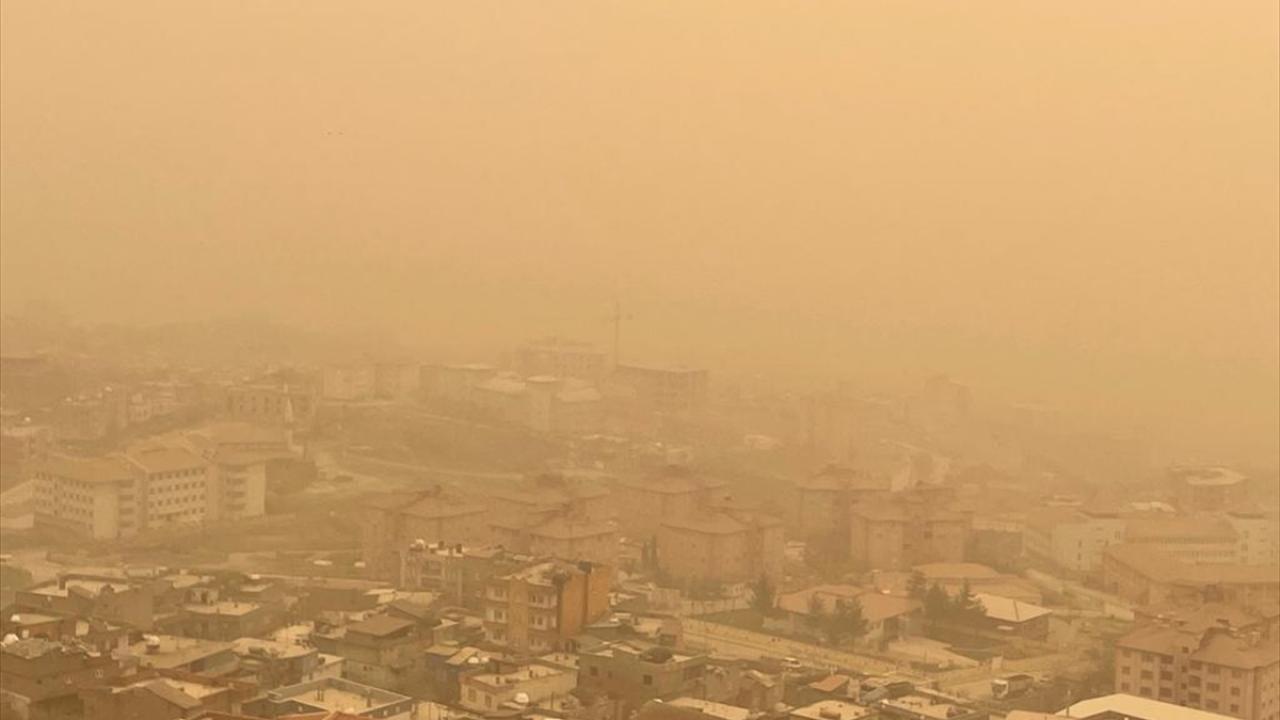 Sahra Çölü'nden gelen toz bulutu, Muğla'da etkili oldu ve öğle