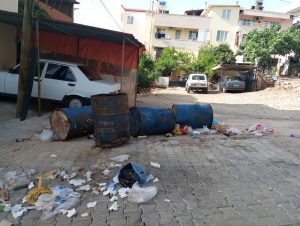 Milas’ın İsmet Paşa Mahallesi’nde yaşayan vatandaşlar, her sabah karşılaştıkları manzara