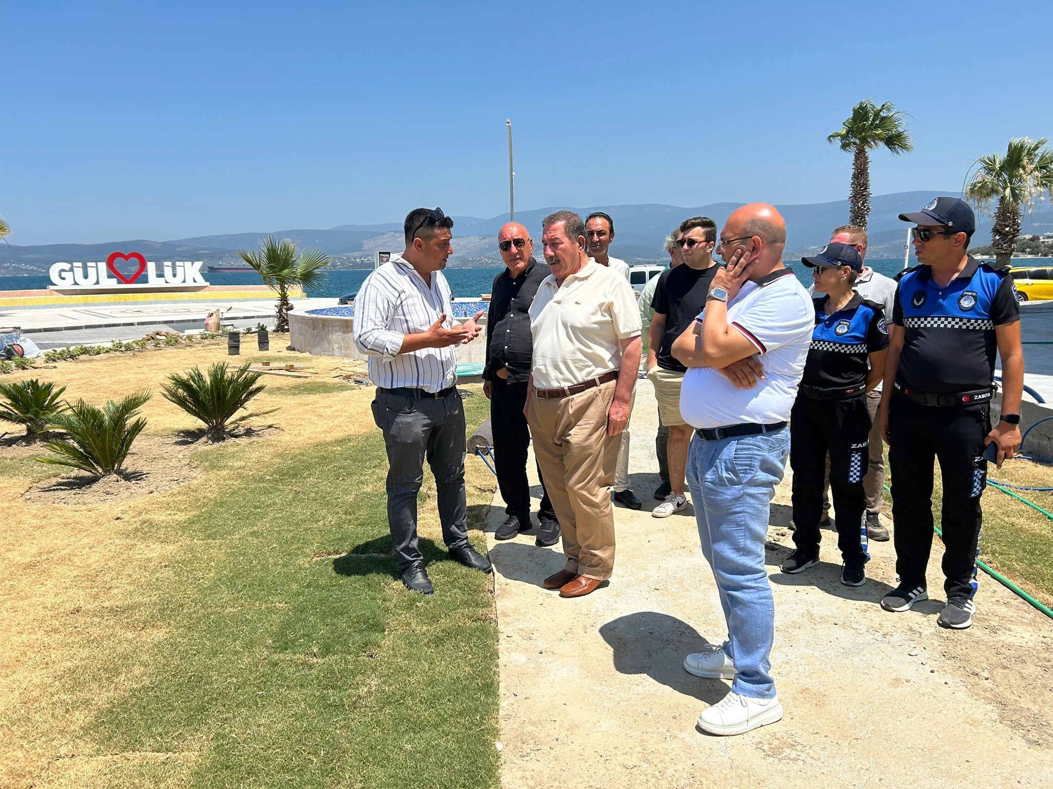 Başkan Topuz Mahalle Ziyaretlerine Devam Ediyor Milas Belediye Başkanı Fevzi Topuz, mahallelerde devam eden çalışmaları yerinde görmek,
