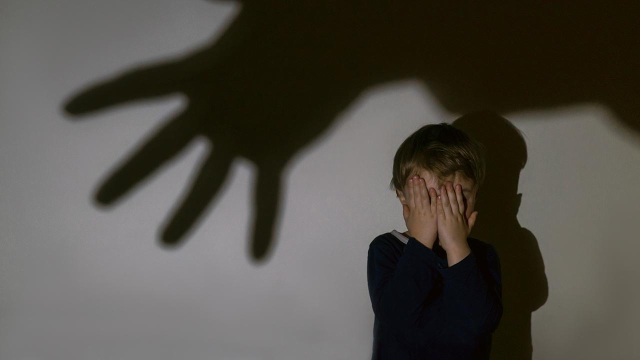 Milas’ta Engelli Çocuğa Şiddet Skandalı! Muğla’nın Milas ilçesinde yaşanan bir olayda, kırsal bir mahallede bir