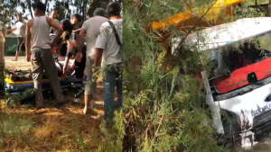 Muğla’nın Milas ilçesi Ören Mahallesi’nde, direksiyon hakimiyetini kaybeden bir kamyon