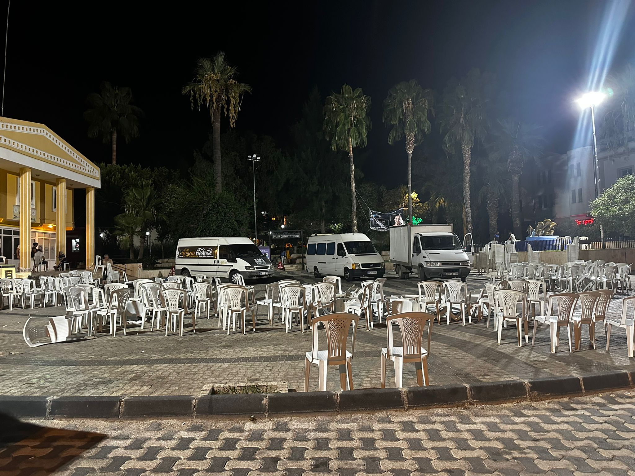 Milas’ta Düğün Krize Döndü: İki Jandarma ve Vatandaşlar Yaralandı Muğla’nın Milas ilçesine bağlı Güllük Mahallesi’nde bir düğünde çıkan büyük