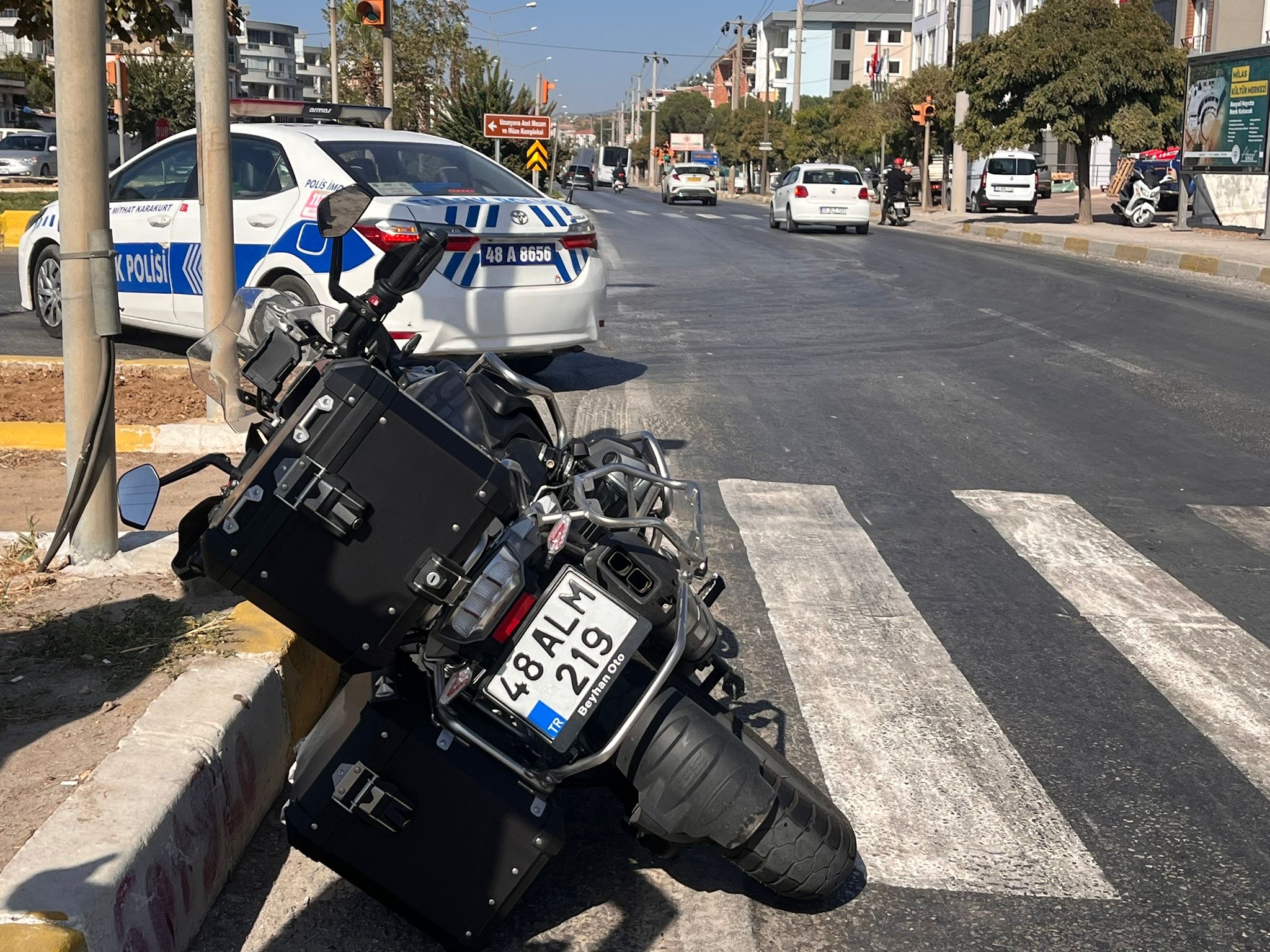 Muğla’nın Milas ilçesi Adliye Kavşağı’nda meydana gelen trafik kazasında bir