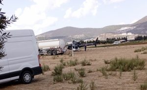 Milas’ın Menteş Mahallesi’nde helikopterle gerçekleştirilen yüksek gerilim hattı bakımı, mahalle