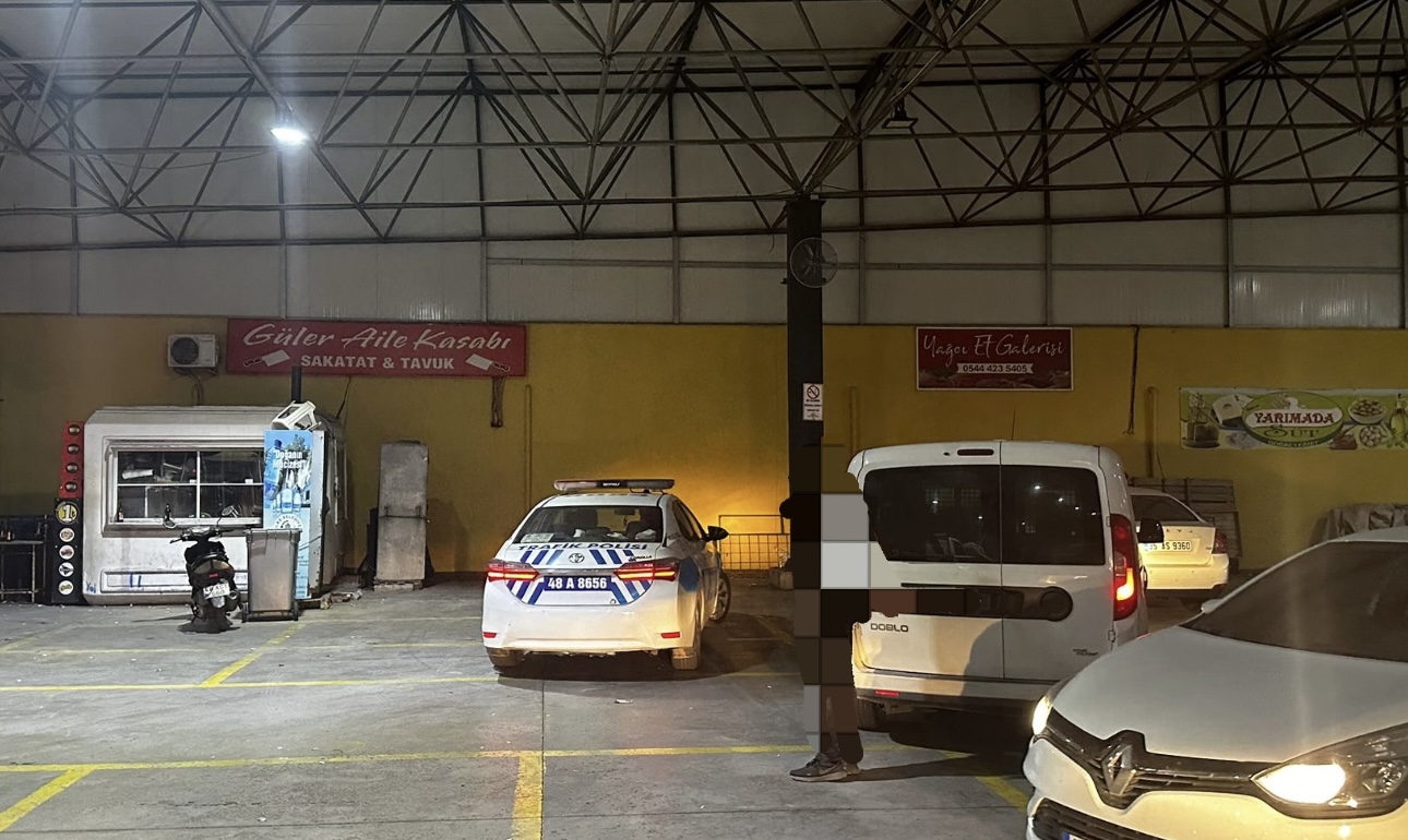 Milas’ta Silahlı Kavga: 1 Kişi Yaralandı Milas Salı Pazarı Mevkii’nde bugün saat 19.00 sularında iki kişi