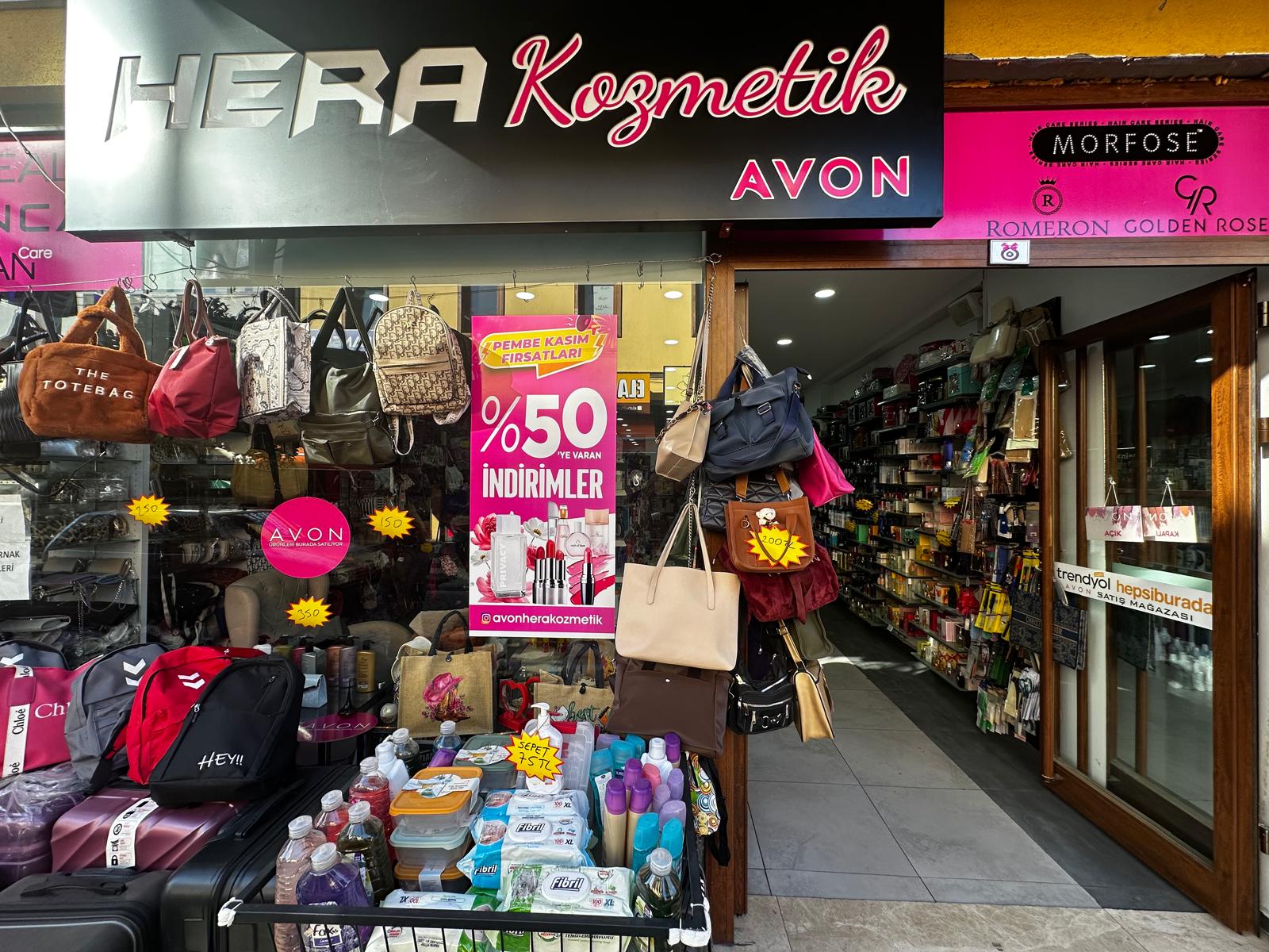 Hera Kozmetik’te Seçili Ürünlerde %50’ye Varan İndirim Fırsatı! Milas Hacı İlyas Mahallesi’nde faaliyet gösteren Hera Kozmetik, kozmetik tutkunları