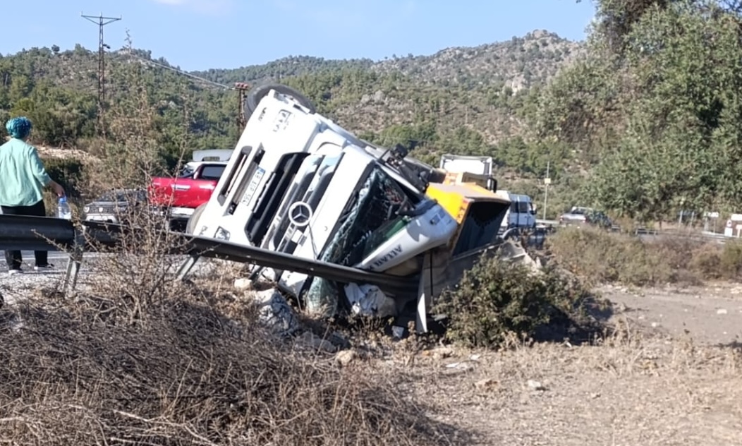Milas’ta Korkunç Kaza: 1 Yaralı Muğla’nın Milas ilçesi Kargıcak Kavşağı mevkiinde meydana gelen kazada, 48