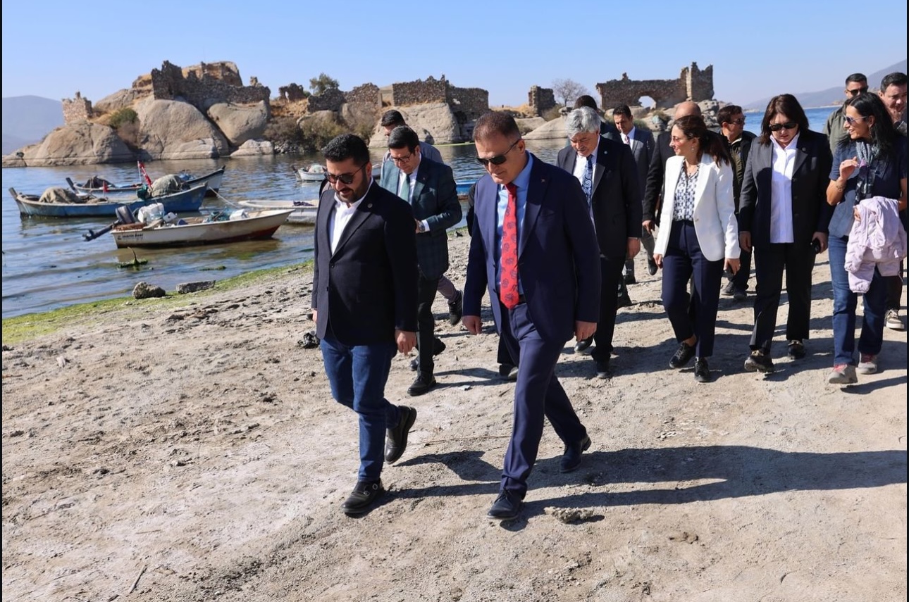 Bafa Gölü’nün Kurtarılması İçin Vali İdris Akbıyık Harekete Geçti Ege Bölgesi’nin en büyük gölü olan ve doğal güzellikleriyle tanınan