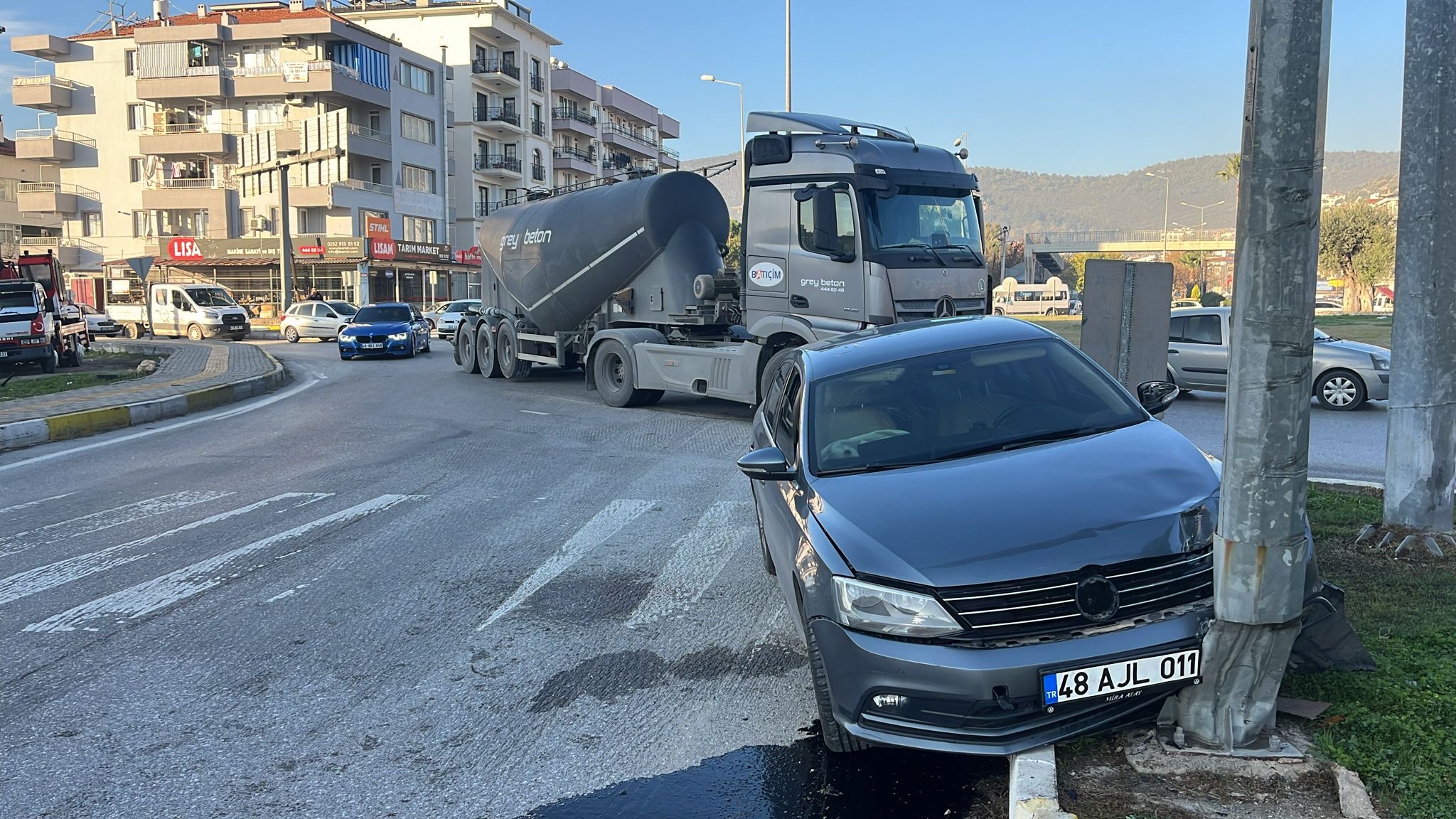 Muğla’nın Milas ilçesinde, sabah saatlerinde Milas Çevreyolu üzerindeki Akıllı Kavşak’ta