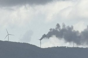 Muğla’nın Milas ilçesi Sarıkaya mevkiindeki dağlık alanda bir rüzgar türbininde