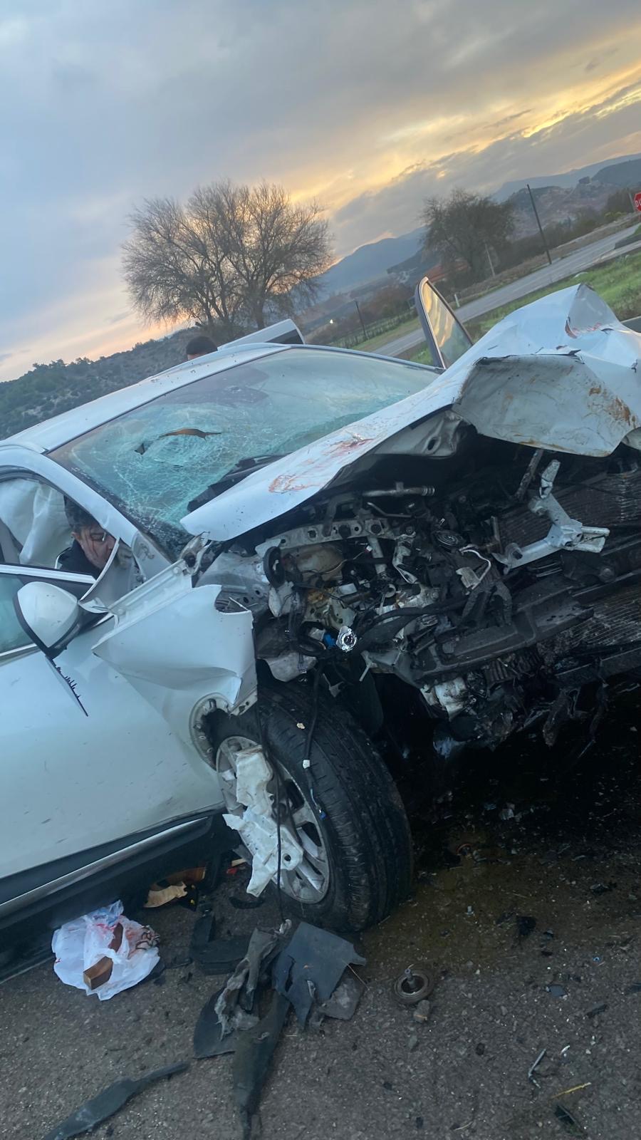 Muğla’nın Milas ilçesinde, Milas-Söke karayolu üzerinde meydana gelen trafik kazasında