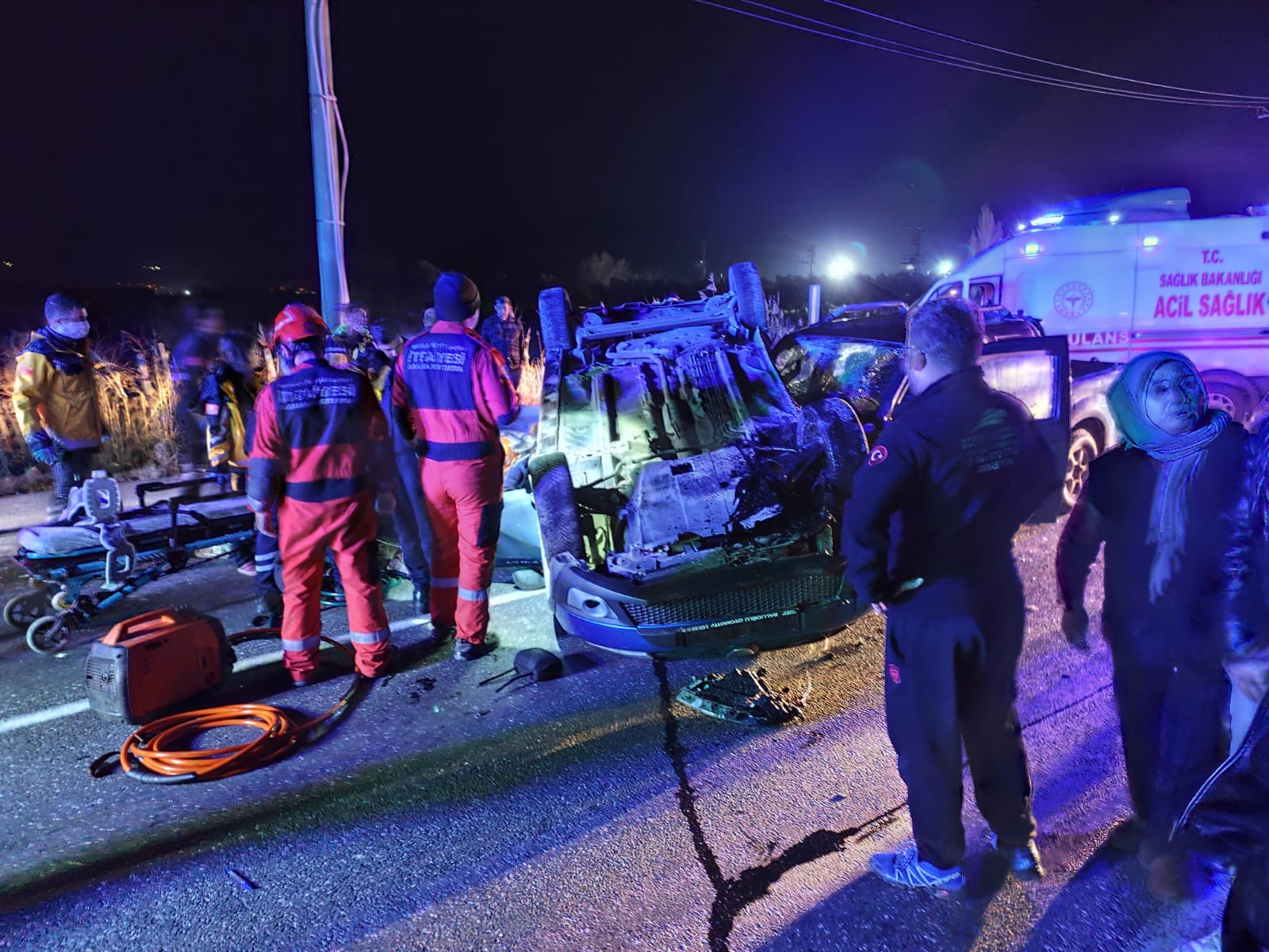 Milas-Yatağan karayolunda meydana gelen trafik kazasında iki kişi hayatını kaybederken,