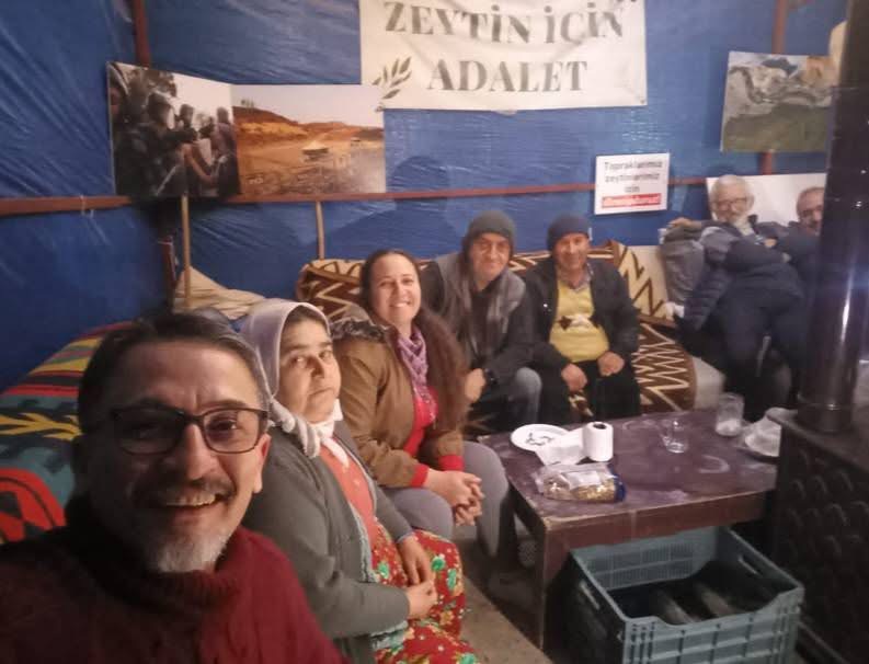 Milas’ın İkizköy Mahallesi’nde, Akbelen Ormanı’nı kömür sahasına dönüştürmek için ağaç