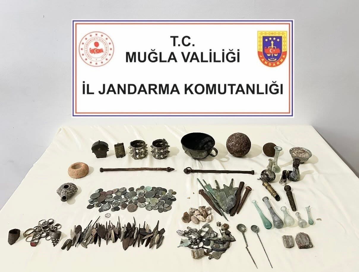 Muğla’nın Bodrum ilçesinde jandarma ekipleri tarafından düzenlenen operasyonda, bir evde
